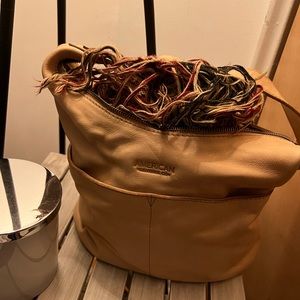 Beautiful American Leather Co* an everyday bag.